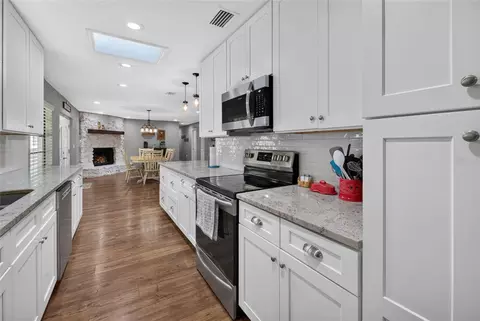 Kitchen - 2145 SE 38th St, Ocala, FL 34480 photo 5 of 5