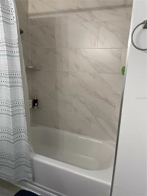 Bath - 2145 SE 38th St, Ocala, FL 34480 photo 5 of 5