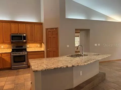 Kitchen - 808 SE 36th Ln, Ocala, FL 34471 photo 2 of 7