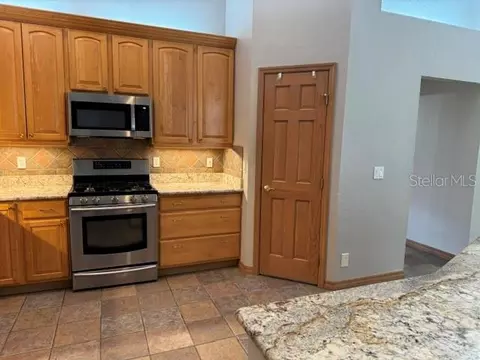 Kitchen - 808 SE 36th Ln, Ocala, FL 34471 photo 5 of 7