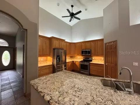 Kitchen - 808 SE 36th Ln, Ocala, FL 34471 photo 6 of 7