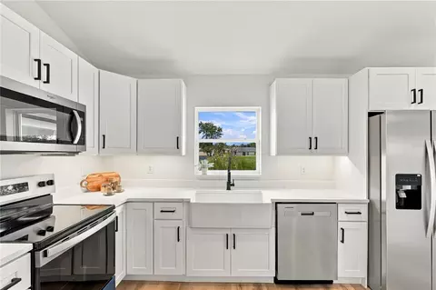 Kitchen - 115 Juniper Cir, Ocala, FL 34480 photo 3 of 7