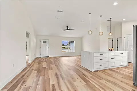 Living - 115 Juniper Cir, Ocala, FL 34480 photo 2 of 4