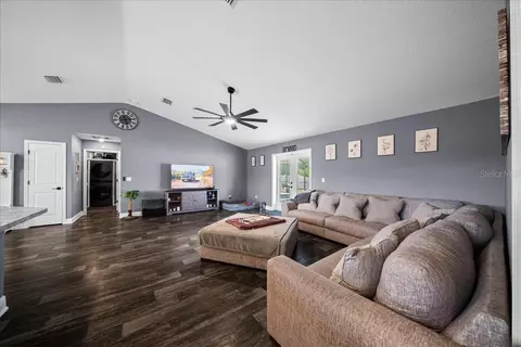 Entry Way - 4013 SE 98th Pl, Belleview, FL 34420 photo 5 of 12