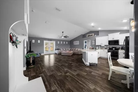 Entry Way - 4013 SE 98th Pl, Belleview, FL 34420 photo 1 of 12