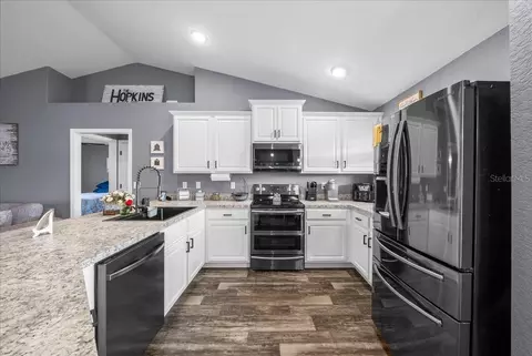 Kitchen - 4013 SE 98th Pl, Belleview, FL 34420 photo 2 of 6