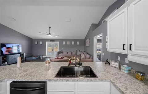Kitchen - 4013 SE 98th Pl, Belleview, FL 34420 photo 5 of 6