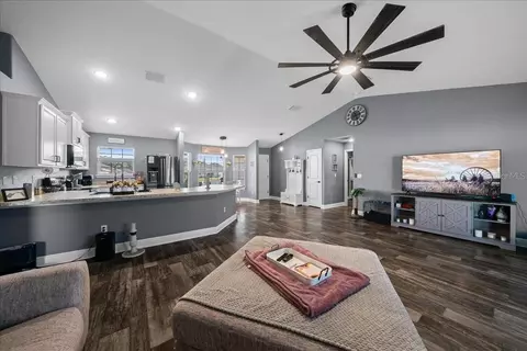 Entry Way - 4013 SE 98th Pl, Belleview, FL 34420 photo 6 of 12