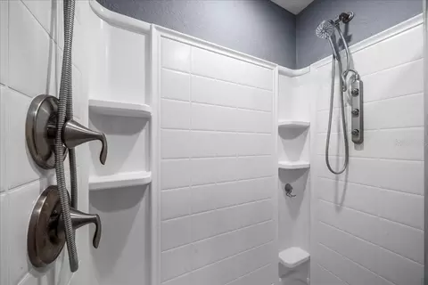 Bath - 4013 SE 98th Pl, Belleview, FL 34420 photo 3 of 5
