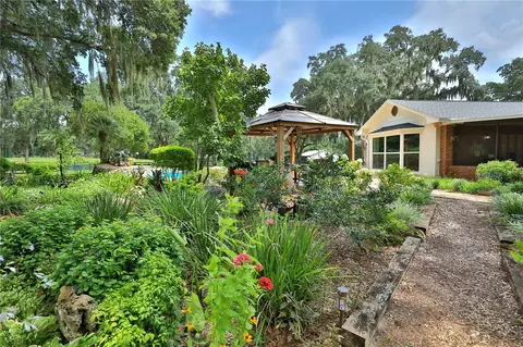 Exterior - 13450 NW Gainesville Rd #OPTION 2, Reddick, FL 32686 photo 13 of 17