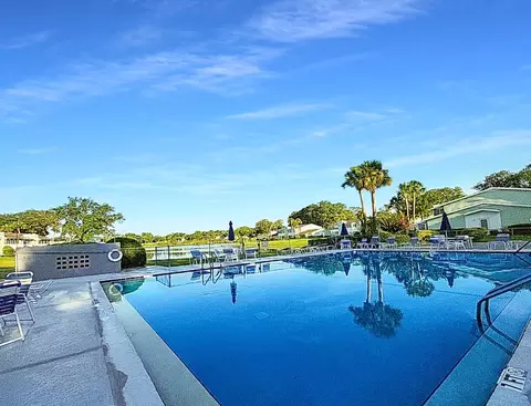 Exterior - 606 Midway Dr #B, Ocala, FL 34472 photo 7 of 10