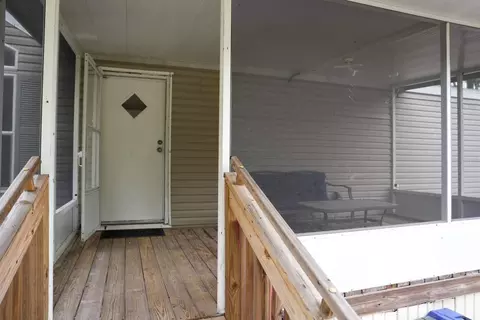 Exterior - 12330 NE 77th Ct, Bronson, FL 32621 photo 2 of 8