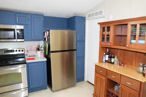 Kitchen - 12330 NE 77th Ct, Bronson, FL 32621 photo 3 of 5