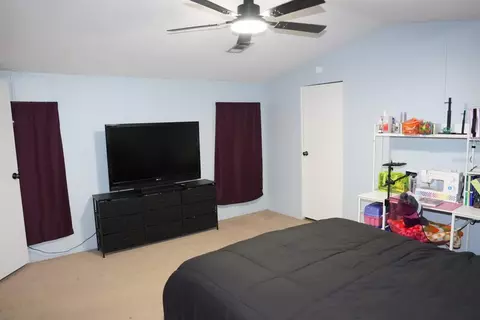 Bedroom - 12330 NE 77th Ct, Bronson, FL 32621 photo 2 of 6