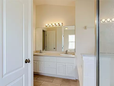 Bath - 8024 SW 62nd Ave, Ocala, FL 34476 photo 3 of 6