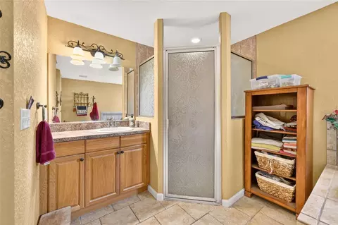 Bath - 14115 NE 47th Ave, Anthony, FL 32617 photo 2 of 5