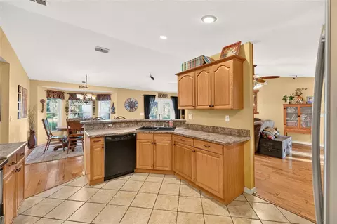 Kitchen - 14115 NE 47th Ave, Anthony, FL 32617 photo 2 of 2