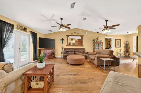 Living - 14115 NE 47th Ave, Anthony, FL 32617 photo 2 of 2