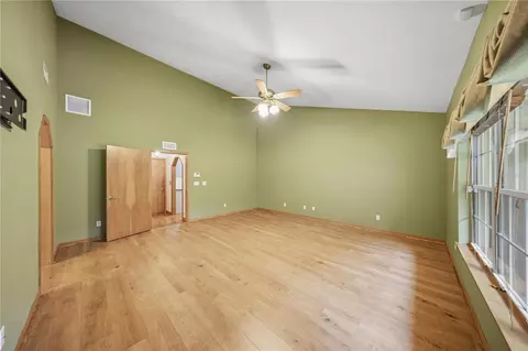 Living - 1815 SE 89th Ln, Ocala, FL 34480 photo 2 of 8