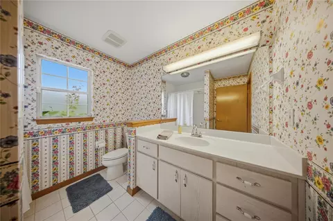 Bath - 1815 SE 89th Ln, Ocala, FL 34480 photo 4 of 5