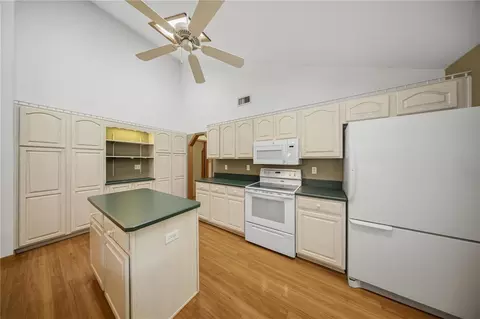 Kitchen - 1815 SE 89th Ln, Ocala, FL 34480 photo 2 of 3