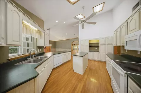 Kitchen - 1815 SE 89th Ln, Ocala, FL 34480 photo 1 of 3