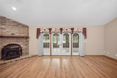 Living - 1815 SE 89th Ln, Ocala, FL 34480 photo 4 of 8