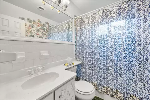 Bath - 1829 SE 6th Ave, Ocala, FL 34471 photo 2 of 2