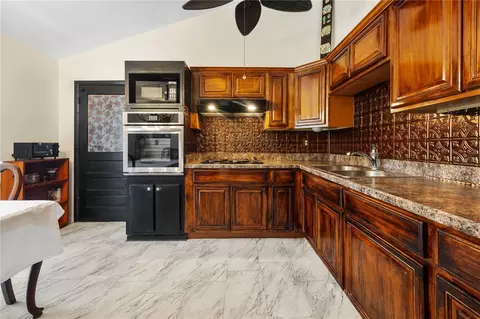 Kitchen - 1829 SE 6th Ave, Ocala, FL 34471 photo 2 of 2