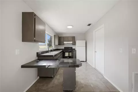 Kitchen - 24 Cedar Ter, Ocala, FL 34472 photo 2 of 2