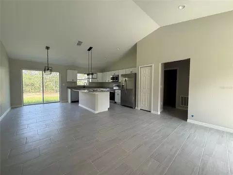 Living - 32 Locust Drive Ct, Ocala, FL 34472 photo 2 of 3