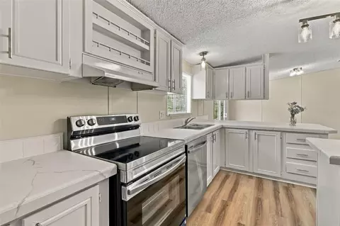 Kitchen - 293 E Shawna Ct, Hernando, FL 34442 photo 3 of 5
