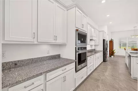 Kitchen - 6046 SW 86th Cir, Ocala, FL 34481 photo 7 of 9