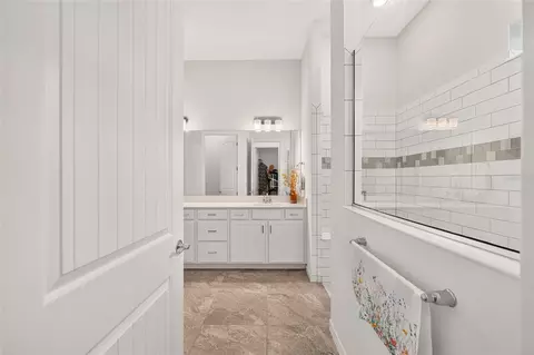 Bath - 6046 SW 86th Cir, Ocala, FL 34481 photo 1 of 9