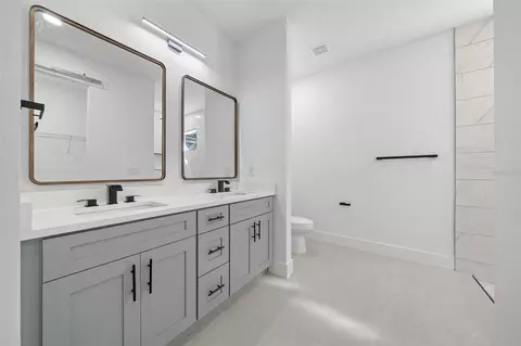 Bath - 4 Oak Cir, Ocala, FL 34472 photo 1 of 4
