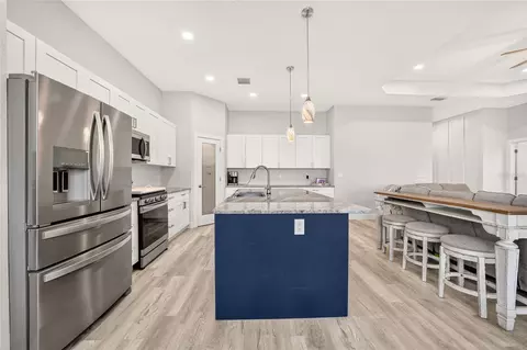 Kitchen - 9664 SE 61st Ter, Belleview, FL 34420 photo 7 of 11