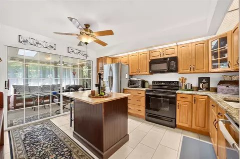 Kitchen - 2331 SE 19th Cir, Ocala, FL 34471 photo 2 of 6