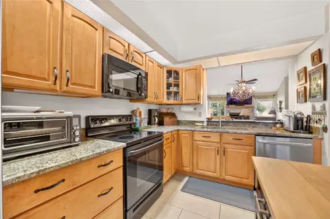 Kitchen - 2331 SE 19th Cir, Ocala, FL 34471 photo 5 of 6