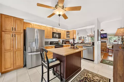 Kitchen - 2331 SE 19th Cir, Ocala, FL 34471 photo 3 of 6