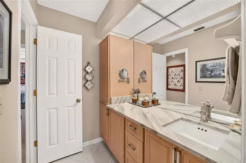 Bath - 2331 SE 19th Cir, Ocala, FL 34471 photo 6 of 7