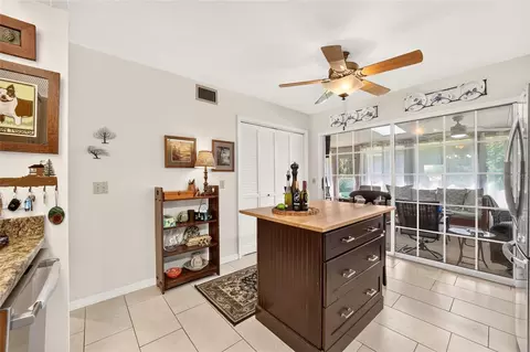 Kitchen - 2331 SE 19th Cir, Ocala, FL 34471 photo 6 of 6