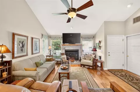 Living - 2331 SE 19th Cir, Ocala, FL 34471 photo 2 of 5