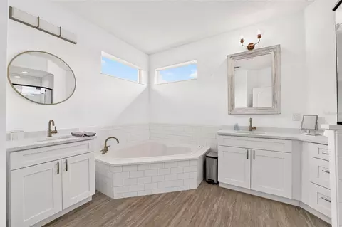 Bath - 4987 SW 63rd Loop, Ocala, FL 34474 photo 1 of 4