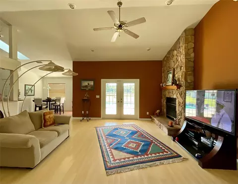 Living - 20970 NE 30th St, Williston, FL 32696 photo 2 of 3