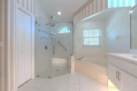 Bath - 316 SE 36 Ln, Ocala, FL 34471 photo 2 of 7