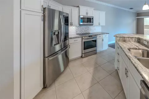 Kitchen - 316 SE 36 Ln, Ocala, FL 34471 photo 5 of 8