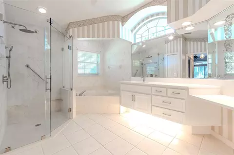 Bath - 316 SE 36 Ln, Ocala, FL 34471 photo 1 of 7