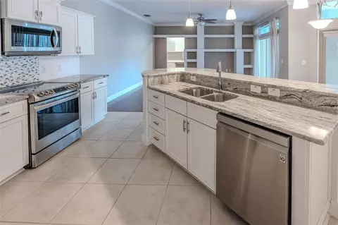 Kitchen - 316 SE 36 Ln, Ocala, FL 34471 photo 4 of 8