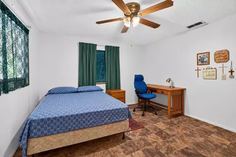 Bedroom - 9391 NE 99th Ave, Bronson, FL 32621 photo 2 of 3