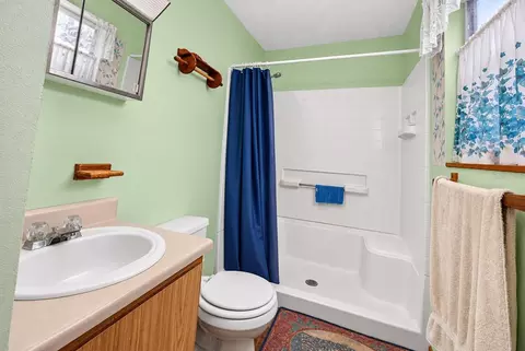 Bath - 9391 NE 99th Ave, Bronson, FL 32621 photo 1 of 2